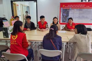 浓浓关爱暖人心，华体会hth·(体育)(中国)官方网站集团党支部慰问困难单亲家庭