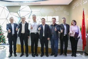 广州市与番禺区人力资源和社会保障局领导莅临华体会hth·(体育)(中国)官方网站集团调研指导