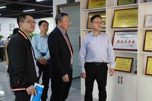 热烈欢迎市政府秘书长林兢一行莅临华体会hth·(体育)(中国)官方网站集团广西公司考察指导